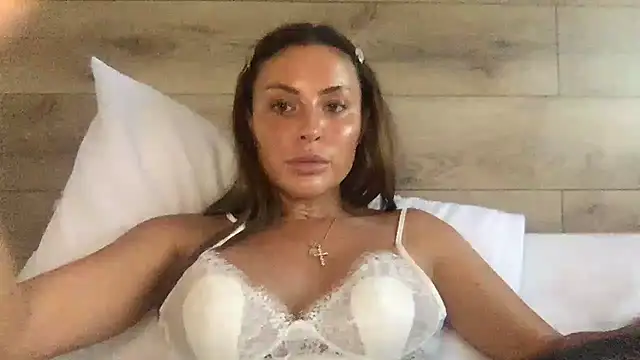 Snapshot of selena_xxx chatting on July 7, 6:45 pm selena xxx online show from July 7, 6:45 pm