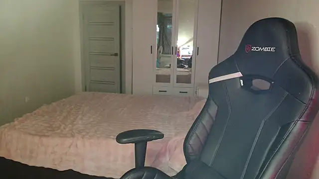 Snapshot of Mia_Luiza chatting on July 13, 7:16 pm Mia Luiza online show from July 13, 7:16 pm