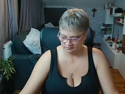 Snapshot of NewHellen4you chatting on July 4, 8:04 pm NewHellen4you online show from July 4, 8:04 pm