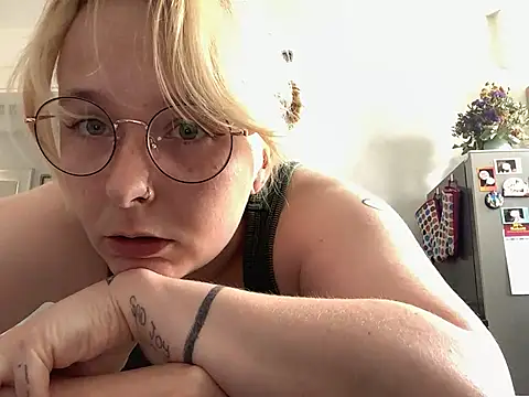 Snapshot of Cariniii chatting on July 14, 12:44 pm Cariniii online show from July 14, 12:44 pm