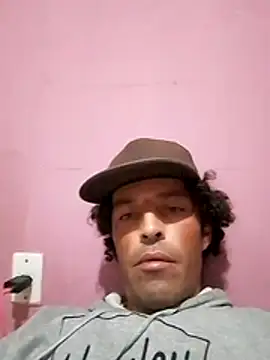 Snapshot of brunoupp99 chatting on July 25, 9:18 am brunoupp99 online show from July 25, 9:18 am