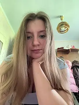 Snapshot of Eliza4121 chatting on July 4, 5:57 am Eliza4121 online show from July 4, 5:57 am
