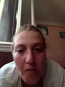 Snapshot of Blondasexy29 chatting on July 2, 12:33 pm Blondasexy29 online show from July 2, 12:33 pm