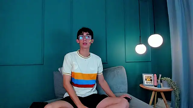 Snapshot of Alejo_and_Patrick chatting on July 3, 12:55 pm Alejo and Patrick online show from July 3, 12:55 pm