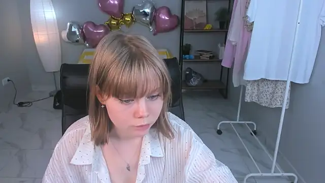 Snapshot of Kim_Adams_ chatting on July 4, 9:59 am Kim Adams online show from July 4, 9:59 am