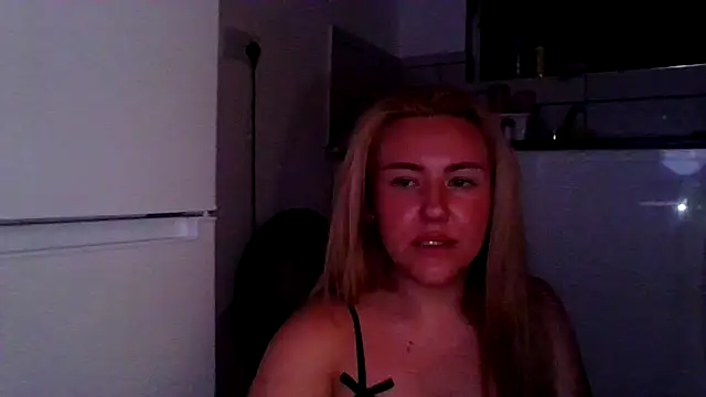Snapshot of MaddyCherryX chatting on July 2, 11:22 pm MaddyCherryX online show from July 2, 11:22 pm