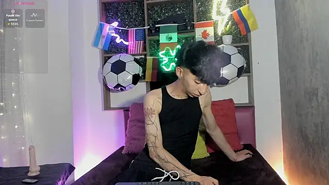 Snapshot of Dominik_lux chatting on July 7, 6:47 am Dominik lux online show from July 7, 6:47 am