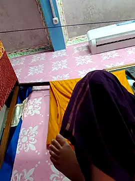 Snapshot of moumondal4 chatting on July 9, 9:24 am moumondal4 online show from July 9, 9:24 am
