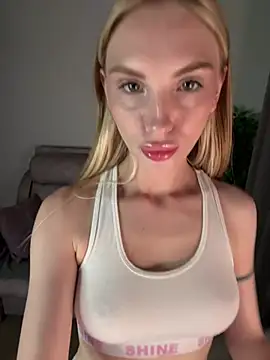 Snapshot of BellaSwan- chatting on July 5, 7:15 am BellaSwan- online show from July 5, 7:15 am
