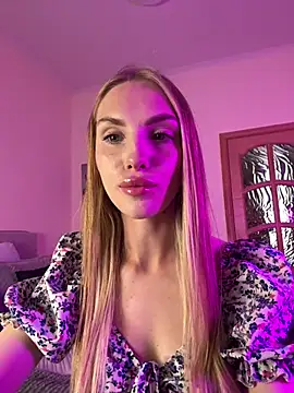 Snapshot of BellaSwan- chatting on July 6, 7:16 am BellaSwan- online show from July 6, 7:16 am