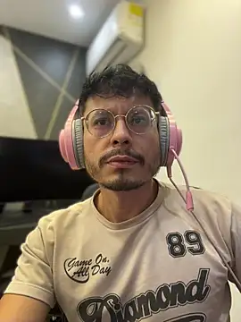 andrewlopezz online show from July 7, 8:35 pm