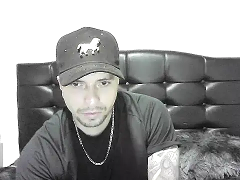 Snapshot of wolfgolden1 chatting on July 6, 12:18 am wolfgolden1 online show from July 6, 12:18 am