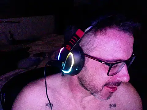Snapshot of Gutto_stam chatting on July 4, 6:52 am Gutto stam online show from July 4, 6:52 am