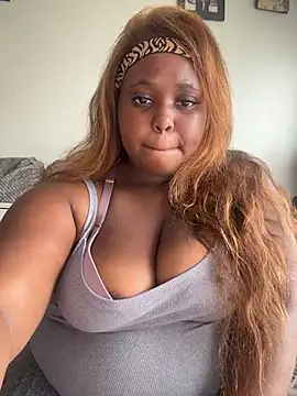Snapshot of CurvySirenn chatting on July 16, 9:10 pm CurvySirenn online show from July 16, 9:10 pm