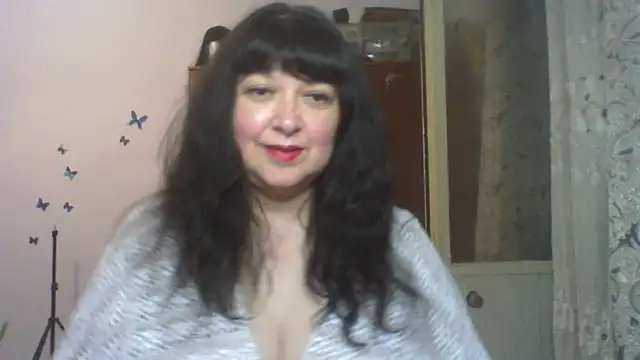 Snapshot of BeautyMilana13 chatting on July 14, 4:45 pm BeautyMilana13 online show from July 14, 4:45 pm