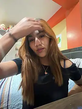 Snapshot of CamilaValle chatting on July 6, 10:01 pm CamilaValle online show from July 6, 10:01 pm