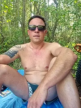 Snapshot of ToyPaar1985 chatting on July 9, 2:54 pm ToyPaar1985 online show from July 9, 2:54 pm