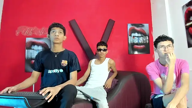 PRETTY LOVERS1 online show from July 8, 1:21 am