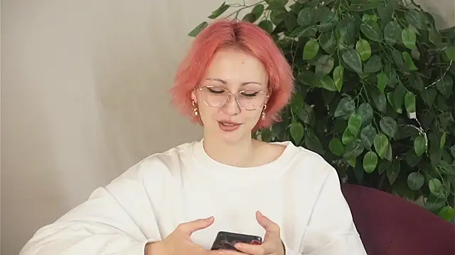 Snapshot of ErmelindaRottner chatting on July 8, 7:46 am ErmelindaRottner online show from July 8, 7:46 am