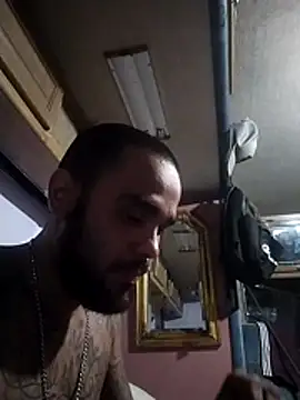 Snapshot of chipblu chatting on July 11, 3:53 am chipblu online show from July 11, 3:53 am