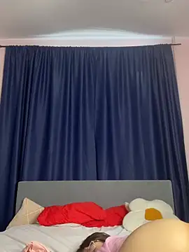 Snapshot of Riley_flower_ chatting on July 18, 7:01 am Riley flower online show from July 18, 7:01 am