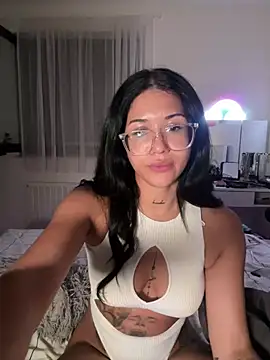 Snapshot of littlelatina chatting on July 20, 9:28 pm littlelatina online show from July 20, 9:28 pm