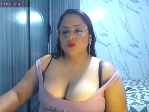 PaholaBigtits online show from July 28, 5:56 pm