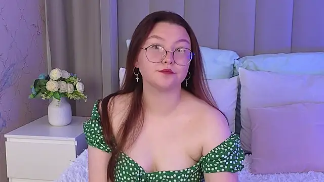 Snapshot of SophiaaBelle chatting on July 9, 3:32 am SophiaaBelle online show from July 9, 3:32 am