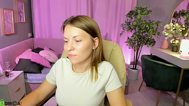 Snapshot of Kira_Miragee chatting on July 14, 4:17 am Kira Miragee online show from July 14, 4:17 am