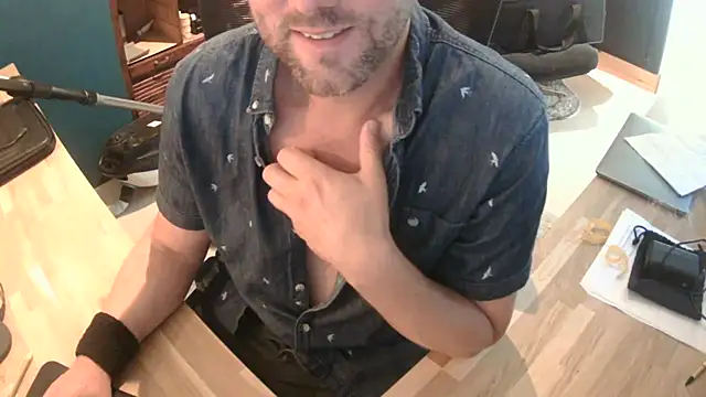 Snapshot of lars_lussurioso chatting on July 9, 9:02 am lars lussurioso online show from July 9, 9:02 am