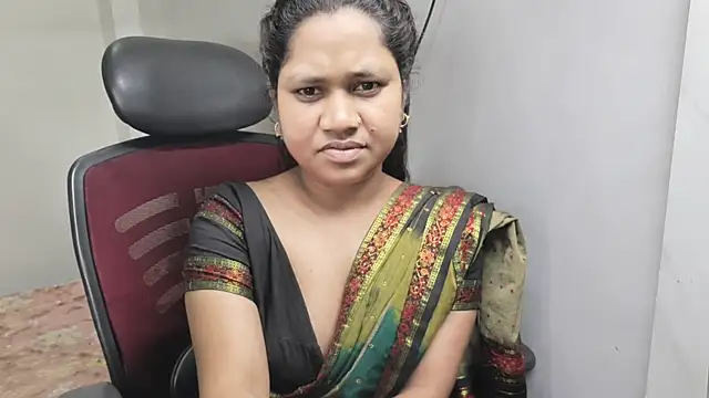 Snapshot of Shakina_begam43 chatting on July 10, 5:15 pm Shakina begam43 online show from July 10, 5:15 pm