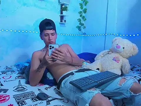 Snapshot of aaron_mercury_x chatting on July 12, 10:23 pm aaron mercury x online show from July 12, 10:23 pm