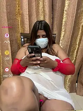 Snapshot of Hazeleyez_05 chatting on July 19, 5:49 pm Hazeleyez 05 online show from July 19, 5:49 pm