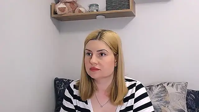 alisenties online show from May 14, 2:24 pm