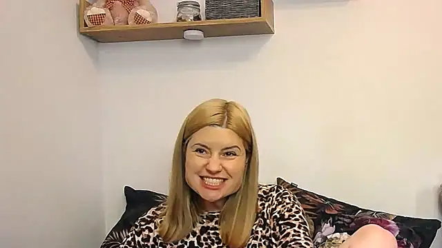Snapshot of alisenties chatting on May 29, 2:26 pm alisenties online show from May 29, 2:26 pm