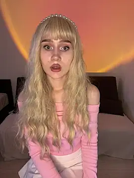 Charlotte Pretty online show from July 13, 3:26 pm