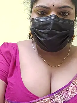 Snapshot of Floraa-Queen chatting on July 16, 9:15 am Floraa-Queen online show from July 16, 9:15 am