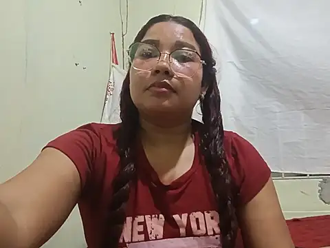 Snapshot of Stella_rouge chatting on July 16, 2:06 am Stella rouge online show from July 16, 2:06 am