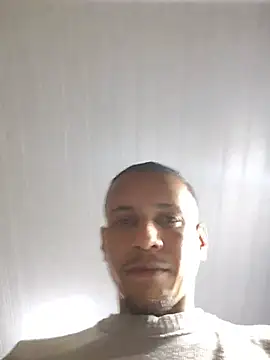 Snapshot of Thom011 chatting on July 13, 10:12 pm Thom011 online show from July 13, 10:12 pm