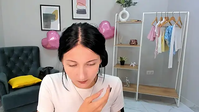 Snapshot of AnneMullins chatting on July 16, 1:39 pm AnneMullins online show from July 16, 1:39 pm