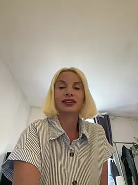 Snapshot of yourfavmarina chatting on July 19, 3:05 pm yourfavmarina online show from July 19, 3:05 pm