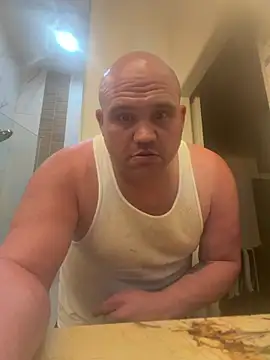 Snapshot of Curiousguy4444 chatting on July 21, 10:28 am Curiousguy4444 online show from July 21, 10:28 am