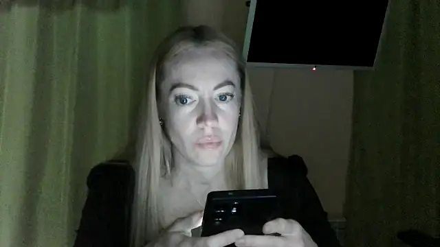 Snapshot of LensyTourels chatting on July 17, 5:18 pm LensyTourels online show from July 17, 5:18 pm