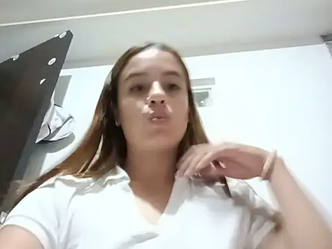Snapshot of dulcinea0608 chatting on July 18, 7:23 am dulcinea0608 online show from July 18, 7:23 am