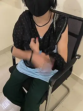 Snapshot of Hoty-baby_ chatting on July 18, 11:14 am Hoty-baby online show from July 18, 11:14 am