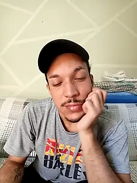 Snapshot of WillemPine chatting on July 21, 2:52 pm WillemPine online show from July 21, 2:52 pm
