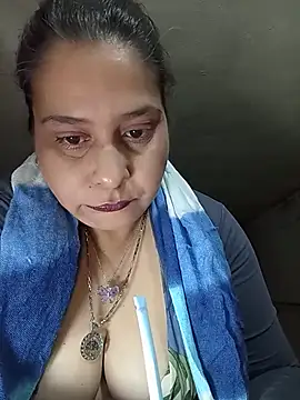 Snapshot of Cynthia186 chatting on August 4, 11:13 am Cynthia186 online show from August 4, 11:13 am