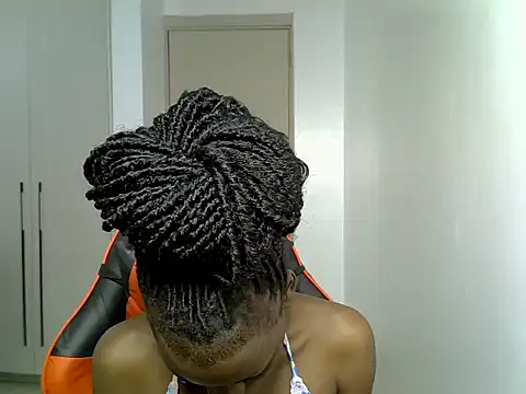 Snapshot of spot_curvy chatting on August 6, 12:23 am spot curvy online show from August 6, 12:23 am