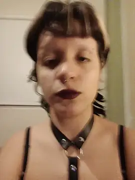 Snapshot of julietverss chatting on July 24, 2:31 am julietverss online show from July 24, 2:31 am
