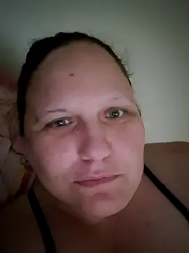 Snapshot of Mellegirl chatting on July 21, 10:39 am Mellegirl online show from July 21, 10:39 am
